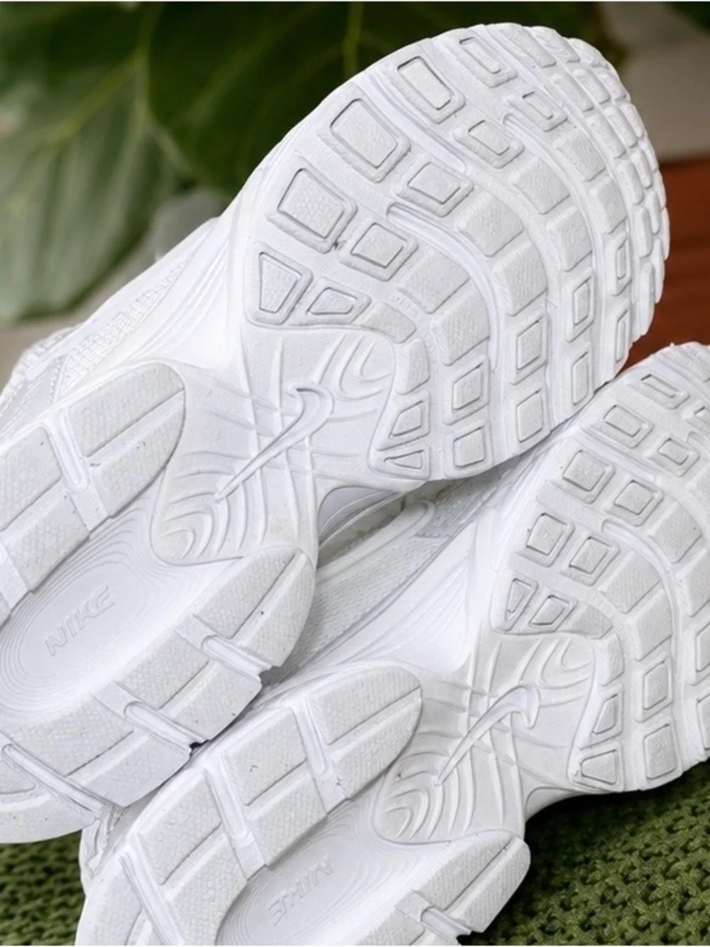 Nike Women’s White Mesh Athletic Running Sneakers WORN ONCE.